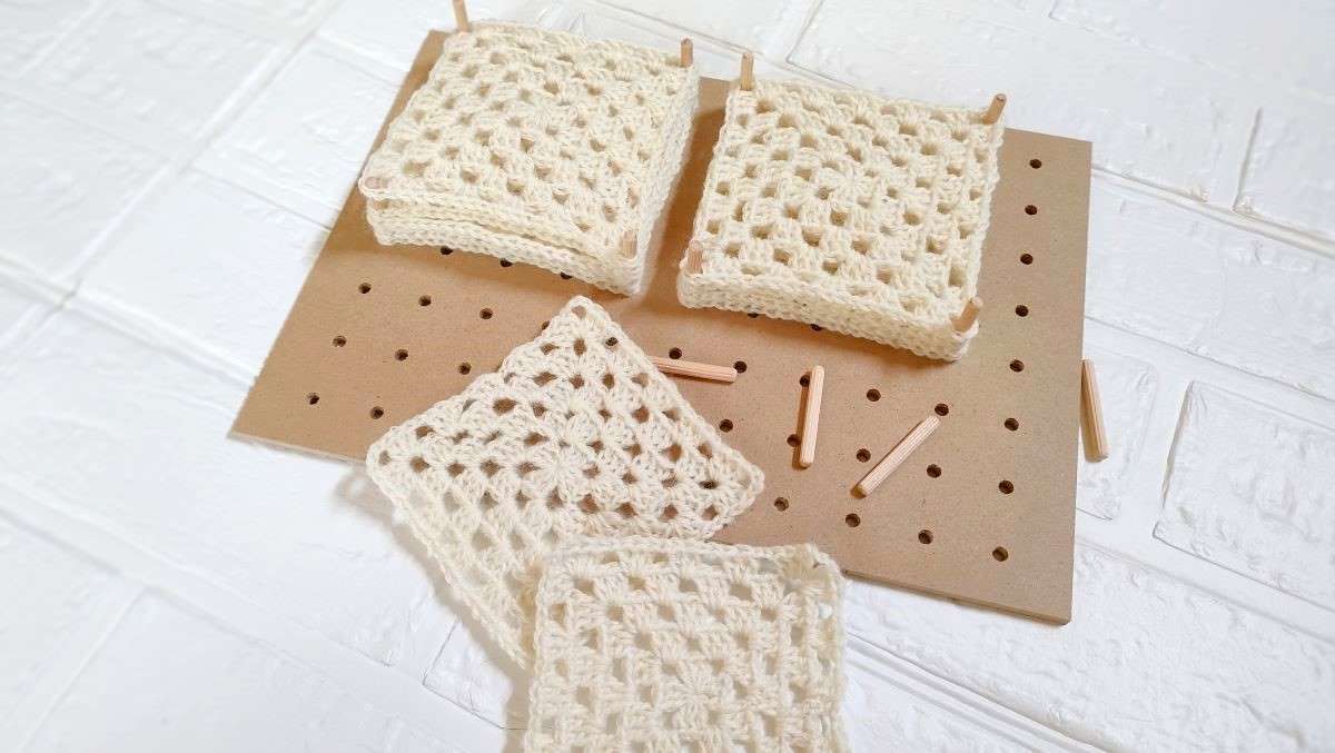 編み物　ブロッキングボード　自作　パンチングボード